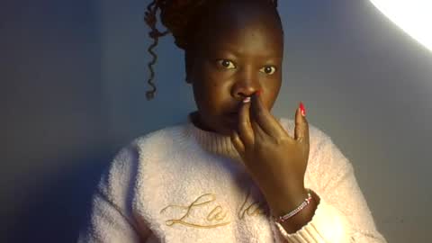 midnightt_curves online show from July 20, 2026, 7:44 am