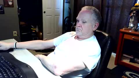 midwestdad09 online show from March 17, 2026, 6:33 pm