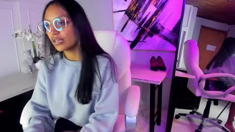 miel_ambar online show from April 29, 2026, 1:04 pm