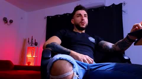 MightyAaron online show from November 8, 2025, 4:23 am