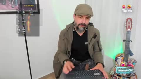 Snapshot of miguel_angeel_ chatting on August 3, 2026, 4:55 pm Miguel Angel online show from August 3, 2026, 4:55 pm