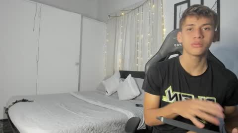 Miguel Hernandez online show from February 11, 2025, 9:35 pm