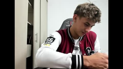 Miguel Hernandez online show from September 12, 2025, 2:11 am