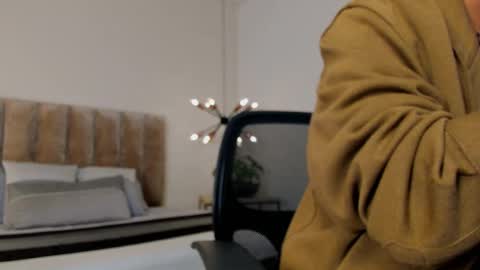 miguelsanfrancisco online show from December 5, 2025, 3:52 pm