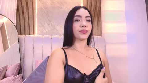 miia scoott  online show from November 28, 2025, 11:57 am