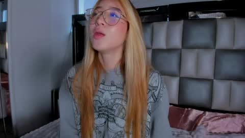 Snapshot of miia_spencer chatting on May 27, 2026, 2:03 pm Mia online show from May 27, 2026, 2:03 pm