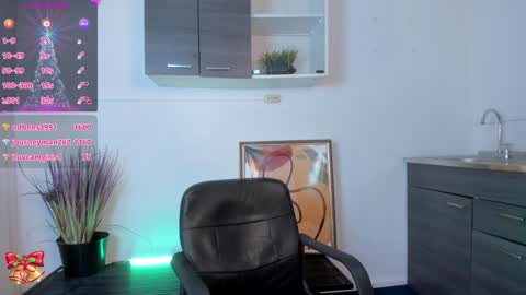 Miia 3 online show from December 2, 2024, 6:54 pm