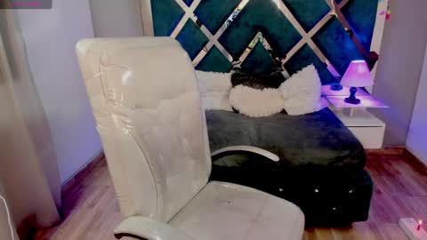 Snapshot of miia_thompson_1 chatting on December 10, 2024, 1:11 am M I I A online show from December 10, 2024, 1:11 am