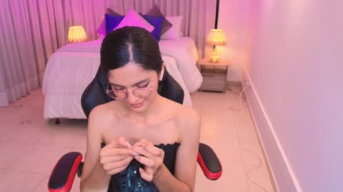 Mia online show from February 6, 2025, 3:48 am