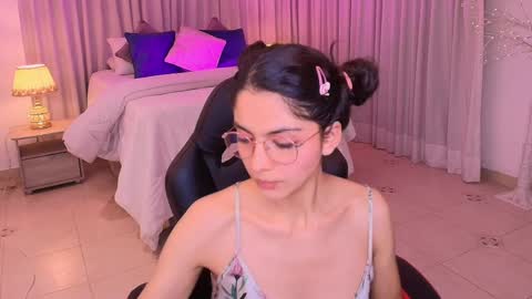 Mia online show from February 21, 2025, 7:34 am