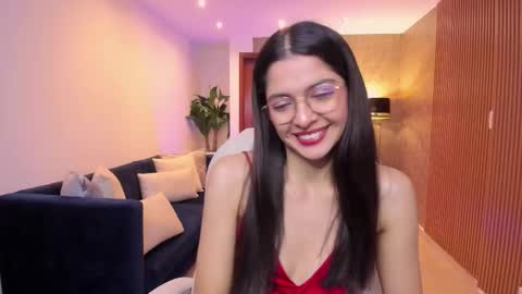 Mia online show from November 3, 2025, 11:11 am