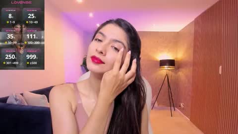 Mia online show from November 12, 2025, 11:10 am