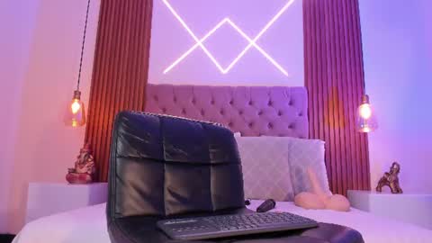 Snapshot of miiaa_jones chatting on July 28, 2026, 4:39 pm Mia online show from July 28, 2026, 4:39 pm