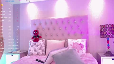 Snapshot of miilu_dancer_ chatting on September 26, 2025, 9:30 pm Lucii online show from September 26, 2025, 9:30 pm