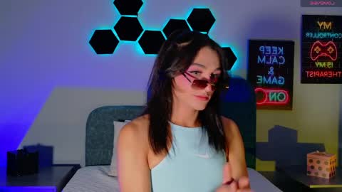 mika_velvet online show from April 21, 2026, 9:06 pm