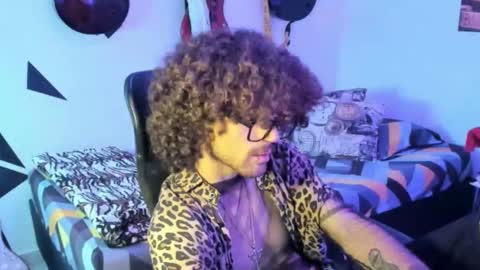 mikaelrizzzo online show from October 17, 2025, 8:33 pm