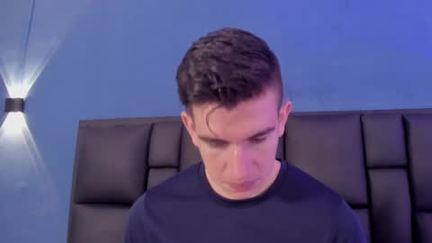 mikael online show from November 21, 2025, 4:44 am