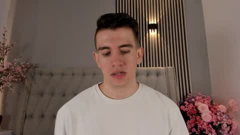 mikael online show from December 1, 2025, 7:41 pm