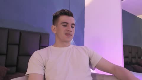 mikael online show from February 25, 2026, 4:33 am