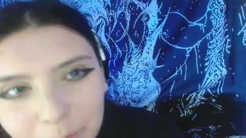 Snapshot of mikaskullcs chatting on October 1, 2025, 5:02 am Mika online show from October 1, 2025, 5:02 am