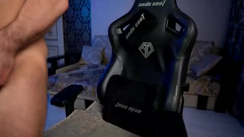 mike0xx online show from December 17, 2025, 12:22 pm