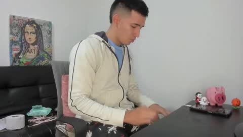 mike3xxx online show from November 2, 2025, 11:29 pm