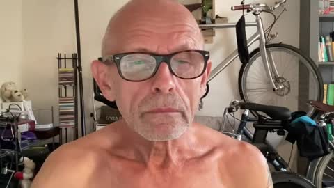 Snapshot of mike4playhot chatting on August 8, 2026, 9:11 am mike4playhot online show from August 8, 2026, 9:11 am
