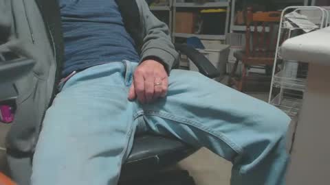 Snapshot of mike694fun chatting on December 5, 2024, 11:40 pm mike694fun online show from December 5, 2024, 11:40 pm