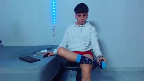 Mike IMDEPENDIENT MODEL online show from November 3, 2025, 3:24 pm