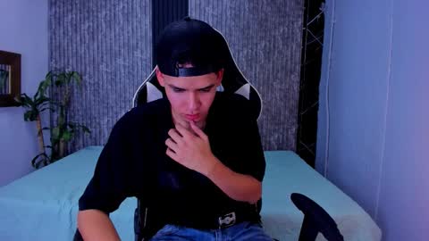 Mike 0233 online show from October 10, 2025, 4:33 am