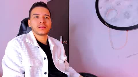 Snapshot of mike_256 chatting on November 11, 2025, 11:43 am Mike online show from November 11, 2025, 11:43 am