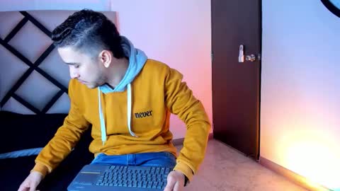 Snapshot of mike_256 chatting on November 27, 2025, 11:45 am Mike online show from November 27, 2025, 11:45 am