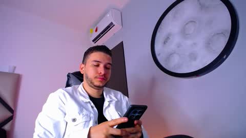 Snapshot of mike_256 chatting on December 2, 2025, 11:48 am Mike online show from December 2, 2025, 11:48 am