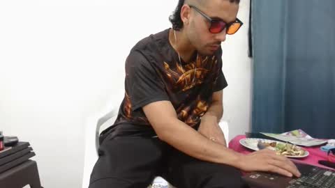 mike_leonrey22 online show from November 28, 2025, 10:45 pm