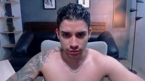 Snapshot of mike_montoya chatting on April 15, 2026, 10:32 pm Mike Montoya online show from April 15, 2026, 10:32 pm
