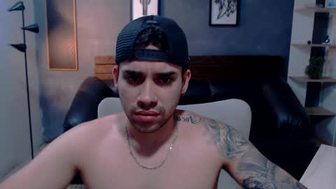 Snapshot of mike_montoya chatting on April 17, 2026, 12:35 am Mike Montoya online show from April 17, 2026, 12:35 am