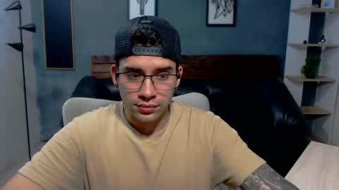 Snapshot of mike_montoya chatting on April 19, 2026, 3:28 am Mike Montoya online show from April 19, 2026, 3:28 am