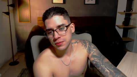 Snapshot of mike_montoya chatting on April 22, 2026, 10:44 pm Mike Montoya online show from April 22, 2026, 10:44 pm