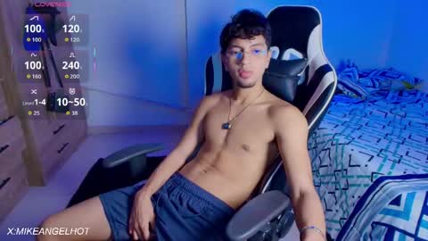 Snapshot of mike_pineapple chatting on June 5, 2026, 3:46 am Mike Pineapple online show from June 5, 2026, 3:46 am