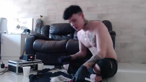 Hot Buns online show from September 11, 2025, 1:33 pm