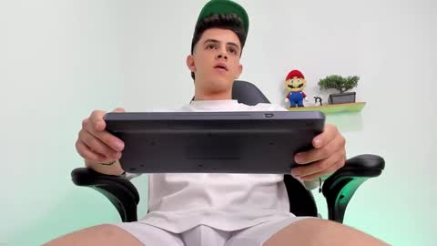 Mike Cooper online show from December 4, 2025, 8:01 am