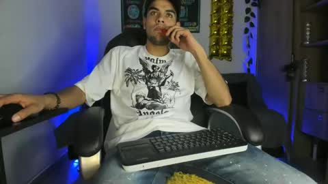 Snapshot of mikee_scooth chatting on January 6, 2025, 4:26 am mikee_scooth online show from January 6, 2025, 4:26 am