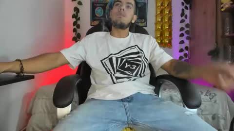 Snapshot of mikee_scooth chatting on February 5, 2025, 6:48 pm mikee_scooth online show from February 5, 2025, 6:48 pm