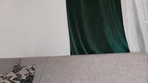 Snapshot of mikelaur chatting on September 18, 2025, 9:28 pm MikeLaur online show from September 18, 2025, 9:28 pm