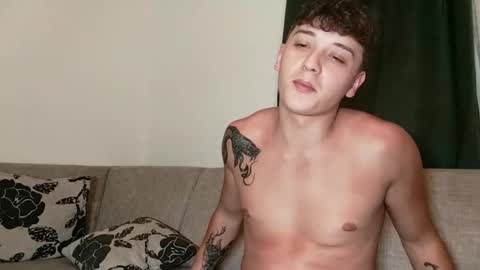 Snapshot of mikelaur chatting on September 19, 2025, 6:19 pm MikeLaur online show from September 19, 2025, 6:19 pm