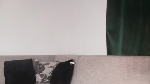 Snapshot of mikelaur chatting on September 25, 2025, 6:00 pm MikeLaur online show from September 25, 2025, 6:00 pm