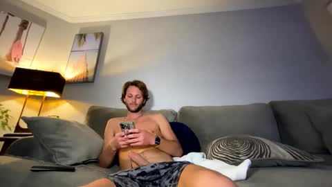 Snapshot of mikeywhite123 chatting on January 3, 2025, 3:49 am mikeywhite123 online show from January 3, 2025, 3:49 am