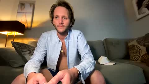 Snapshot of mikeywhite123 chatting on January 26, 2025, 11:06 am mikeywhite123 online show from January 26, 2025, 11:06 am