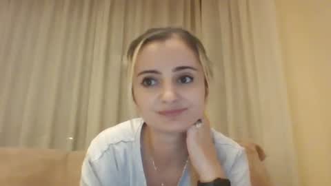 miki234809581 online show from November 3, 2025, 9:05 pm