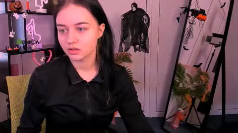 miki_ti online show from November 1, 2025, 9:22 am